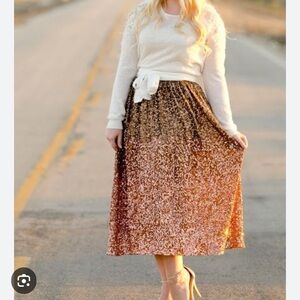 Elegant Gold Sequin Skirt ⭐️